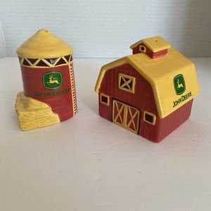 John Deere salt and pepper S & P shakers barn and silo